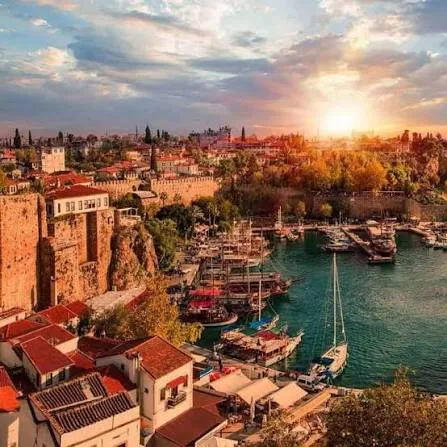 Antalya Stadttour: Altstadt Kaleiçi, Düden-Wasserfälle & Antalya-Museum