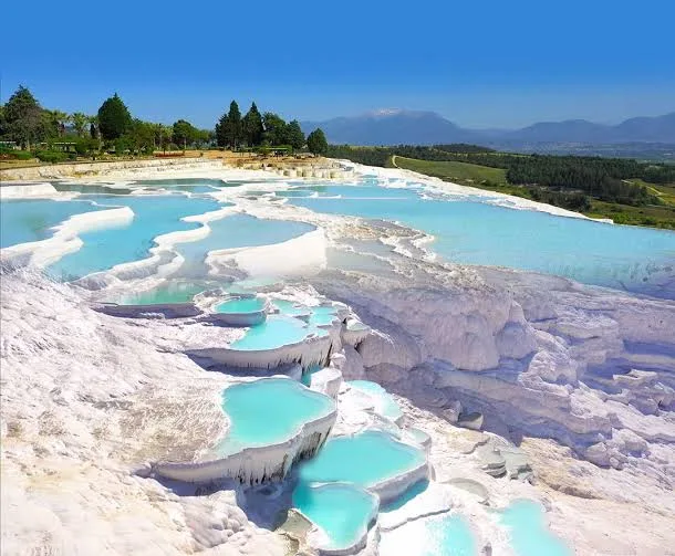 Pamukkale & Hierapolis: weiße Sinterterrassen und antike Kurstadt