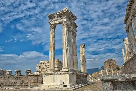 Pergamon-Tour: Akropolis mit der Seilbahn, Asklepieion und Rote Halle