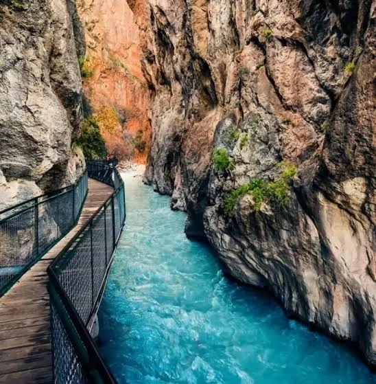 Saklıkent-Schlucht & Tlos: lykische Felsgräber, Canyonwanderung und Forelle am Wasser