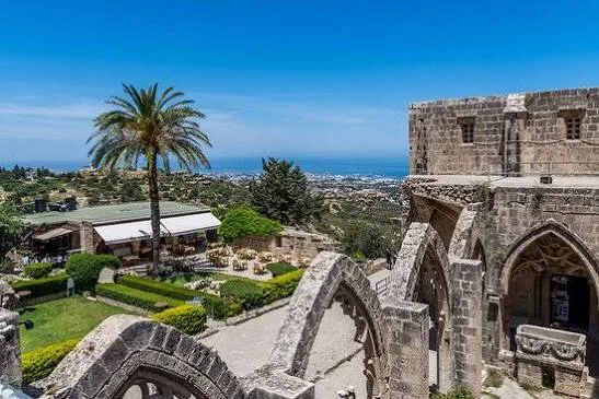 Kyrenia & Bellapais: Burg St. Hilarion, Abtei Bellapais und Hafen von Kyrenia